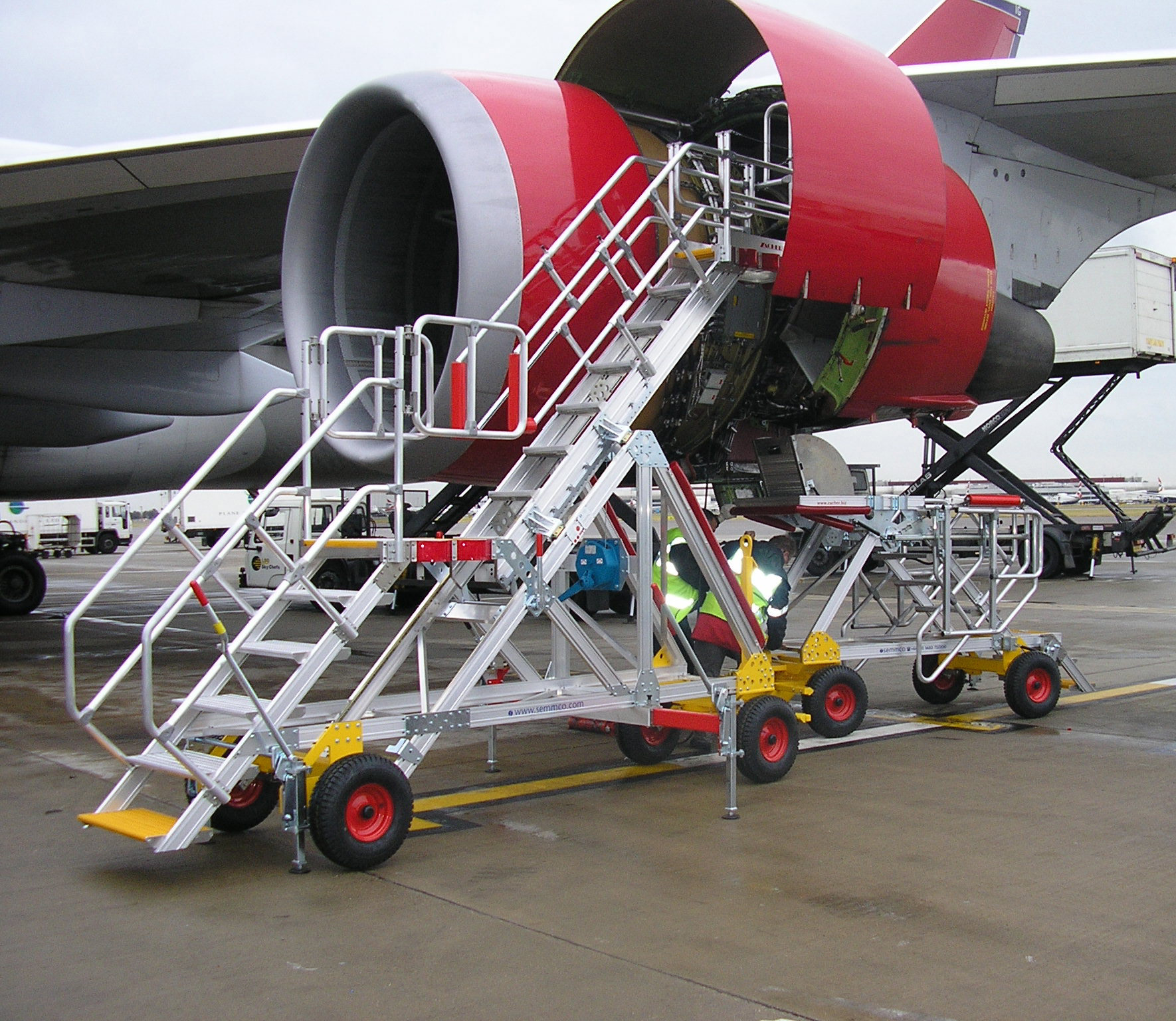 Ucasundercowlingaccesssteps 10026434