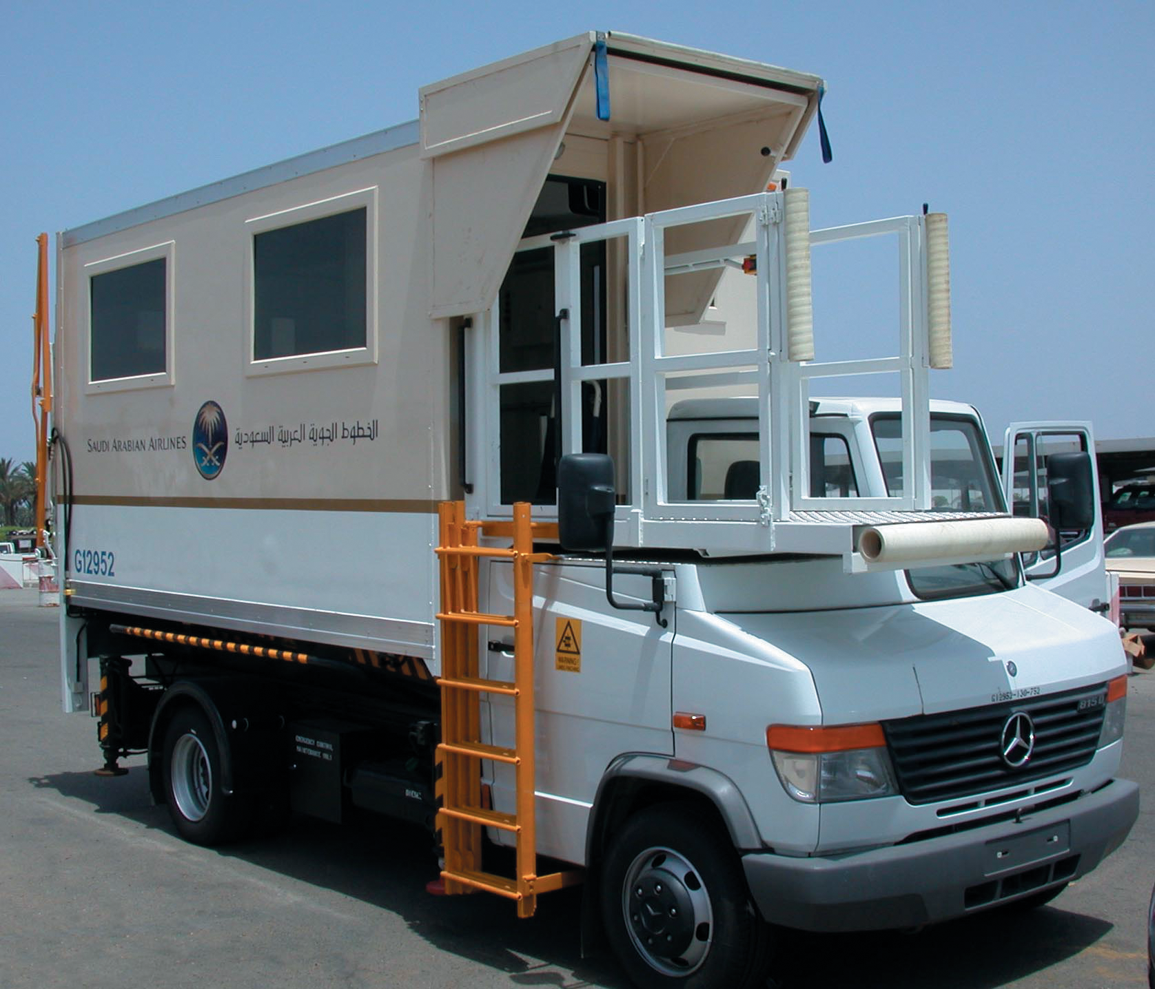 Ambulancetruck 10025072