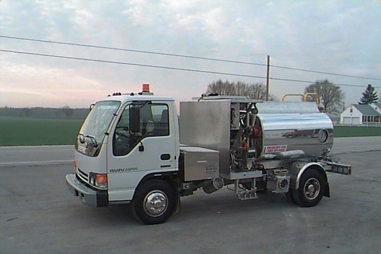 Electricrampchargerisuzu750gallonavgasrefueler 10024949