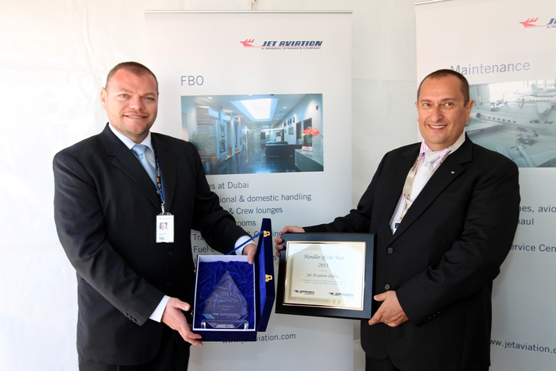 Wynand Meyer, Vendor Relations Manager, Africa, Middle East & India, Jeppesen Trip Planning Services, presenting the award to Philippe Gerard, Director FBO, Jet Aviation Dubai.