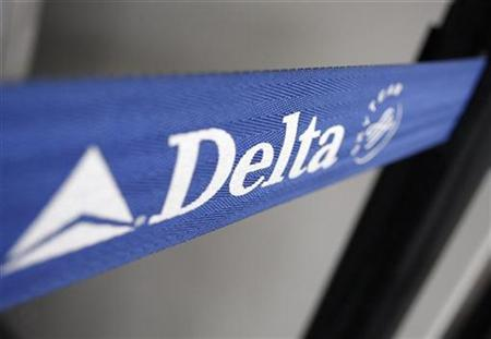 138266 The Delta Airline Logo Is Seen Onstrap