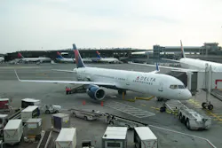 Delta Air Lines B757232 N718tw 10699616 Delta Air Lines B757232 N718tw 10699616