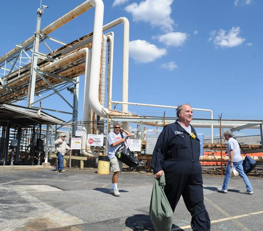 The refinery will produce 165,000 to 185,000 barrels a day of crude oil, including 52,000 barrels per day of jet fuel. Delta will spent about $100 million to upgrade the plant to maximize jet-fuel production.