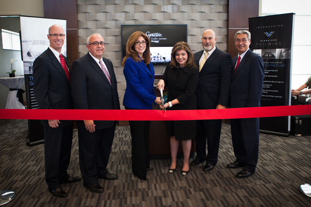 From left to right: Geoff Heck - Regional Vice President, Signature Flight Support; Mark Costa - Area Director, Signature Flight Support; Rosemarie S. Andolino - Commissioner, Chicago Department of Aviation; Maria Sastre - Chief Operating Officer, Signature Flight Support; John Manning - Principal, Kraus-Manning, Inc.; and Hank Mook - General Manager, Signature Flight Support Chicago O'Hare Facility.