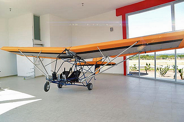 Living Flying Showroom 10796530