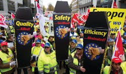 Some 2,000 ground handling workers protested against reforms to ground handling regulations outside the European Union Parliament in Brussels one day before a transport committee voted against the measures. Some 2,000 ground handling workers protested against reforms to ground handling regulations outside the European Union Parliament in Brussels one day before a transport committee voted against the measures.