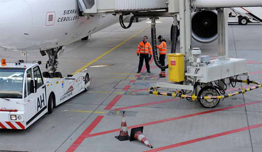 The slim opposing majority feared the proposal would lead to a deterioration of working conditions and safety and deplored the lack of evidence that the regulation would increase the overall efficiency of ground handling operations.