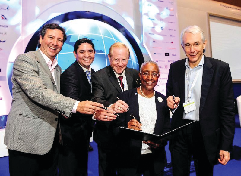 The signers of the Joint Declaration are (left to right): Alex de Gunten, ALTA&acute;s Executive Director, Javier Vanegas, CANSO&acute;s Director Latin America & Caribbean Affairs, Philippe Baril, ACI/LAC&acute;s President, Angela Gittens, ACI&acute;s Director General and Tony Tyler, IATA&acute;s Director General and CEO.