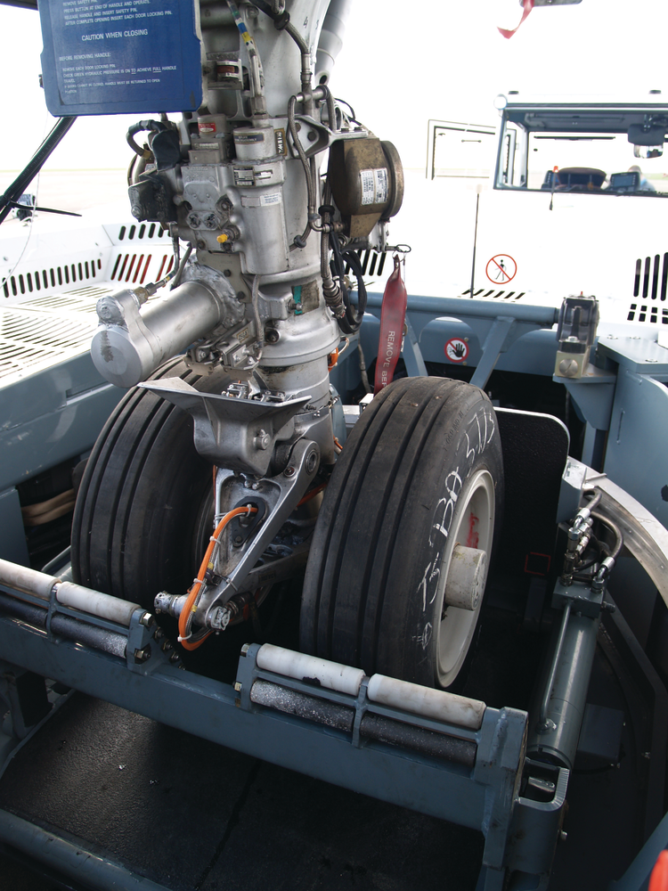 Two major components of the Taxibot make it different from other towbarless tractors: An interface mechanism clamps on the nose landing gear, which is in turn mounted on a &ldquo;rotating turret.'