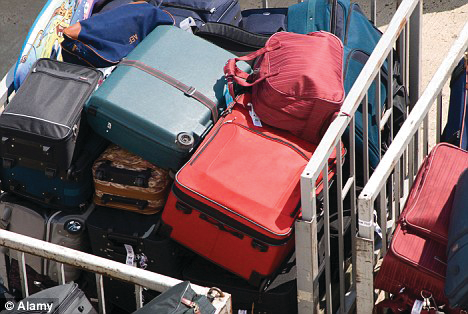The nation's largest airlines reported their lowest rate of mishandled baggage for a year during 2012, and set high marks for on-time performance, the fewest long tarmac delays, and a low rate of canceled flights.