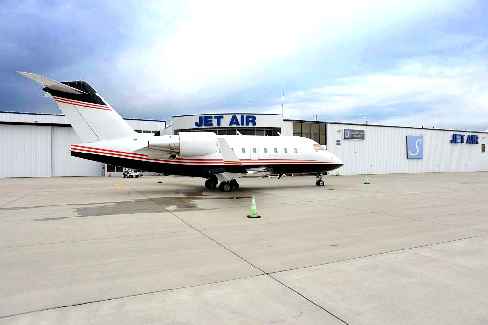 Challenger 2 10945713