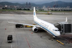 The airline finally offered 500 yuan and a free ticket valid for one year to each of the final 11 passengers. The airline finally offered 500 yuan and a free ticket valid for one year to each of the final 11 passengers.