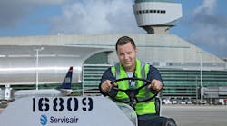 Servisair&acute;s global business currently provides ground services for around 106 million passengers and 645,000 tonnes of cargo a year on behalf of some 500 client companies in the aviation sector.