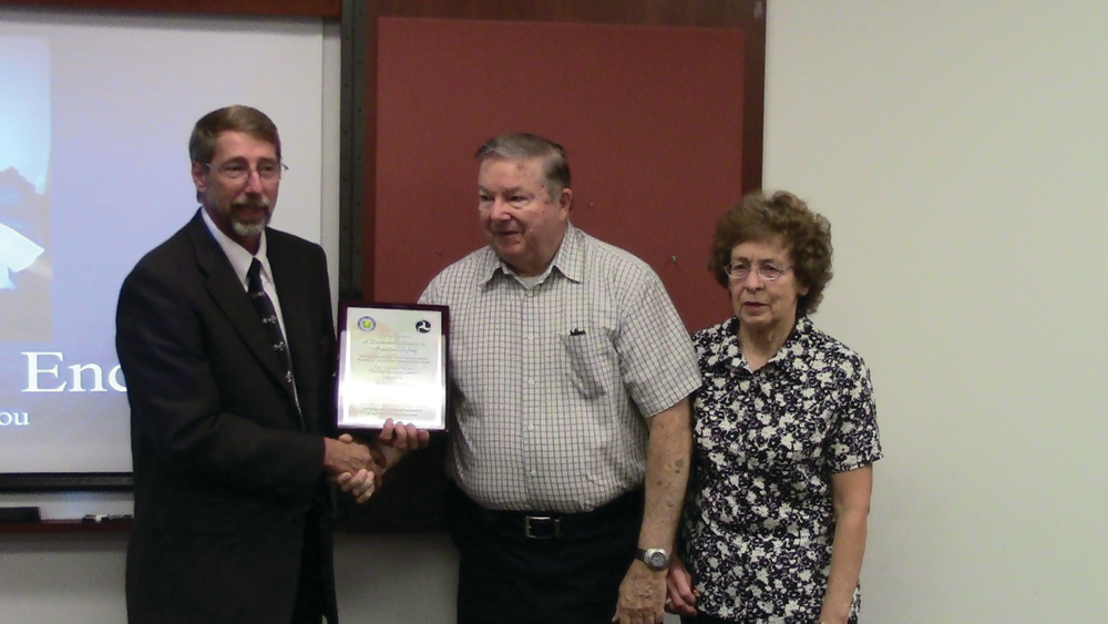 Scott Landorf of the DuPage FSDO presents Robert Lawson with the Charles Taylor Master Mechanic Award.