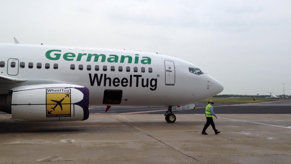 The electric WheelTug unit needs only four pounds of fuel per minute by using the aircraft's auxiliary power unit (APU), representing an 80 percent reduction in ground operation fuel consumption.