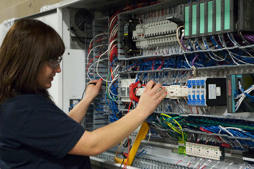 13 Oct Controls Photo