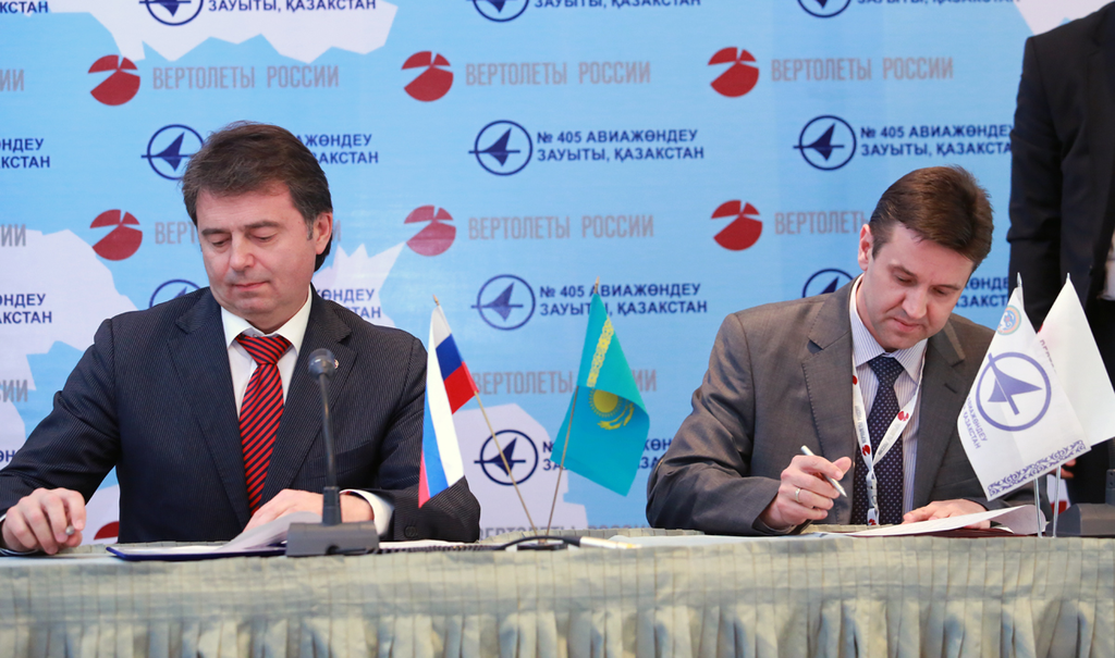 Russian Helicopters Marketing Director Mikhail Dubrovin (left) and CE of Aircraft Repair Plant No. 405 Konstantin Ushakov.