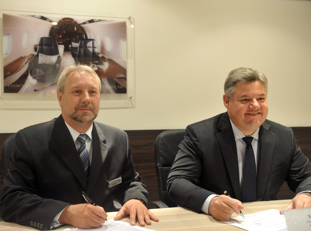 Tony Jones, Chief Operating Officer Asia, from Hawker Pacific, and Edson Carlos Mallaco, Vice President Customer Support and Services, Embraer Executive Jets.