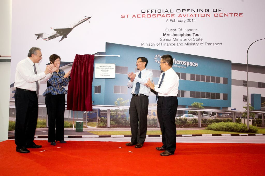 From left: Mr Kwa Chong Seng, Chairman, ST Engineering; Mrs Josephine Teo, Senior Minister of State, Ministry of Finance and Ministry of Transport; Mr Chang Cheow Teck, President, ST Aerospace; and Mr Tan Pheng Hock CEO, ST Engineering.