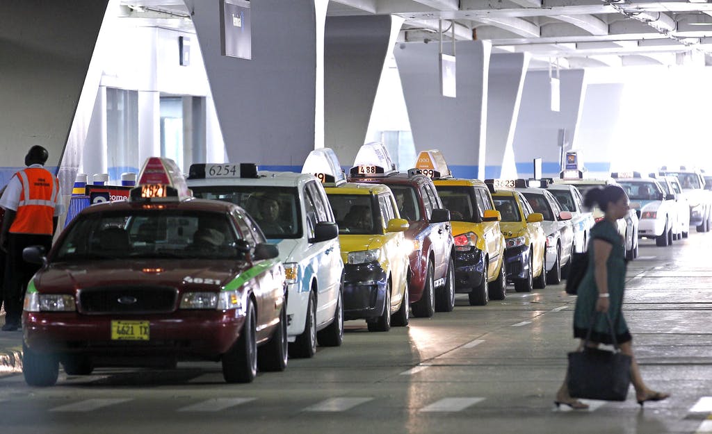 Chi City Halts Uber Try At Airport Pickups 201 001