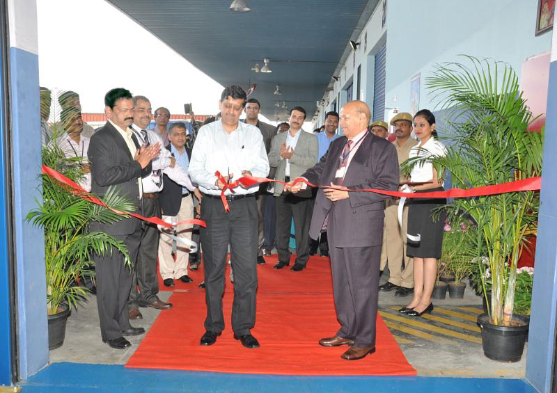 Venkata Reddy, CEO of Menzies Aviation Bobba; Sandeep Prakash, Commissioner of Customs Bangalore; and, V.S Bobba, Managing Director of Menzies Aviation Bobba, take part in the offcial opening of the new facility.