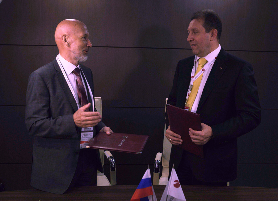 Russian Helicopters Deputy CEO for Production Andrey Shibitov (on the right) and UAC&rsquo;s Head of Department of Quality and Standardization Anatoly Kolosov