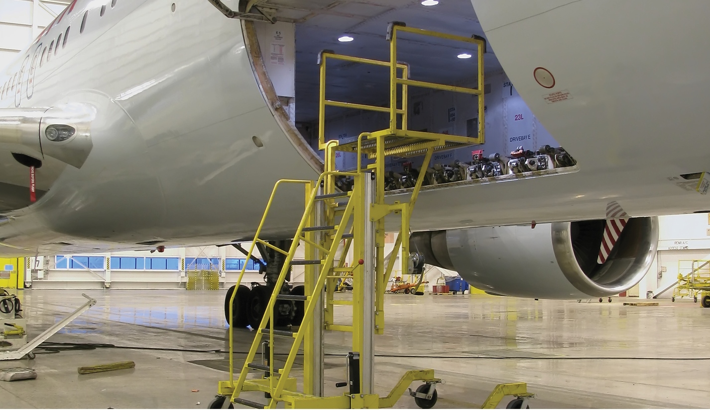 Wheel Well & Cargo Access Stand 79nmufor7cz76 Cuf