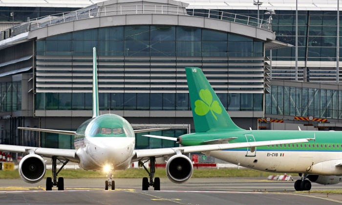 An Aer Lingus Plane Taxis 008 55100c918ac92