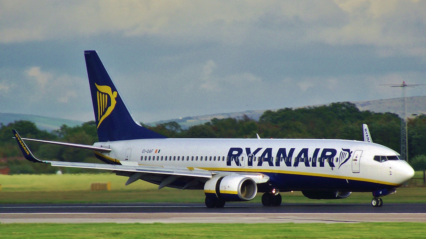 do-ryanair-flight-prices-fluctuate-ryanair-plane-airline-28th-hutomo