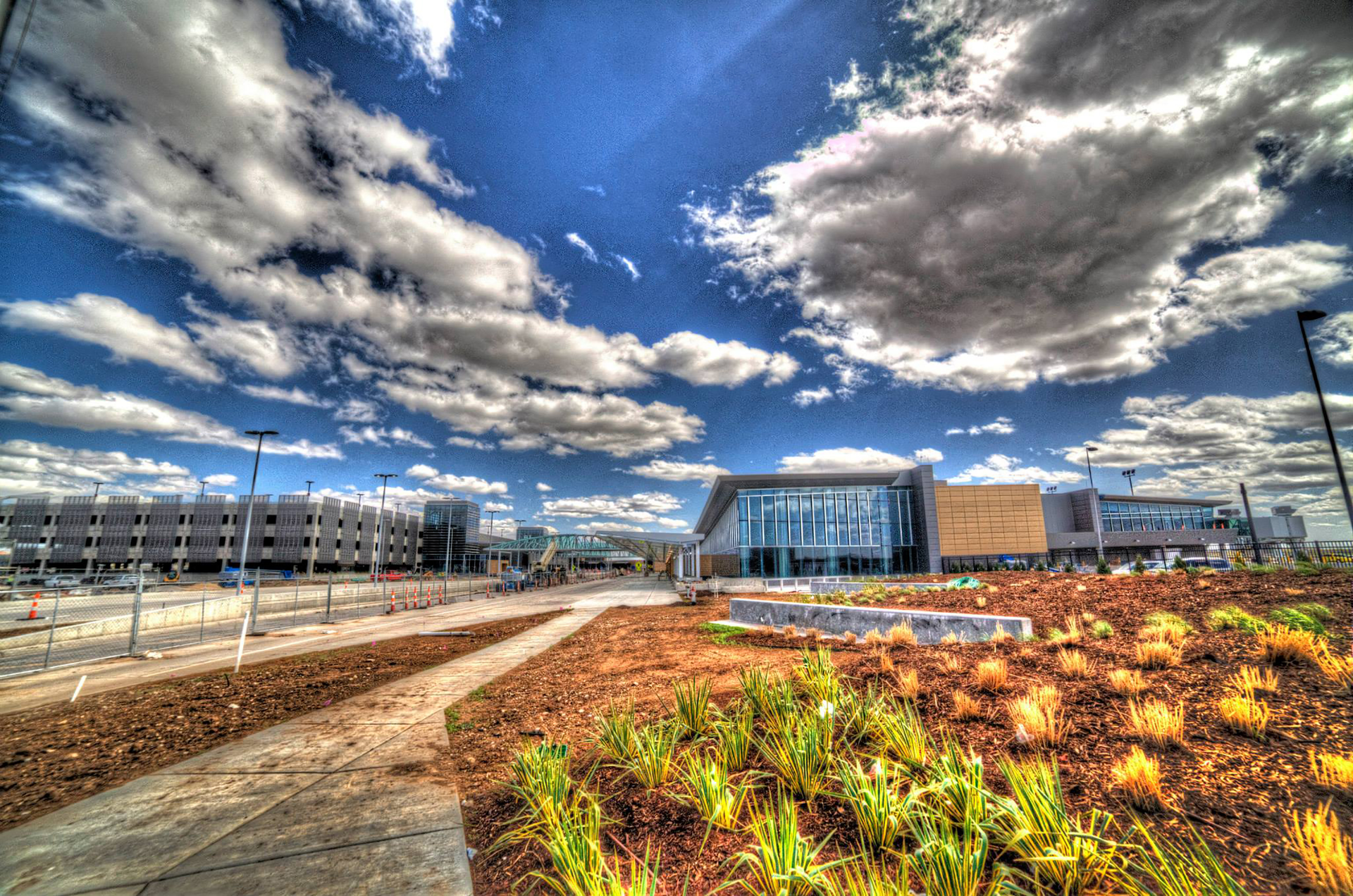 Facade With Landscaping Hdr 300dpi 55671c875cf33