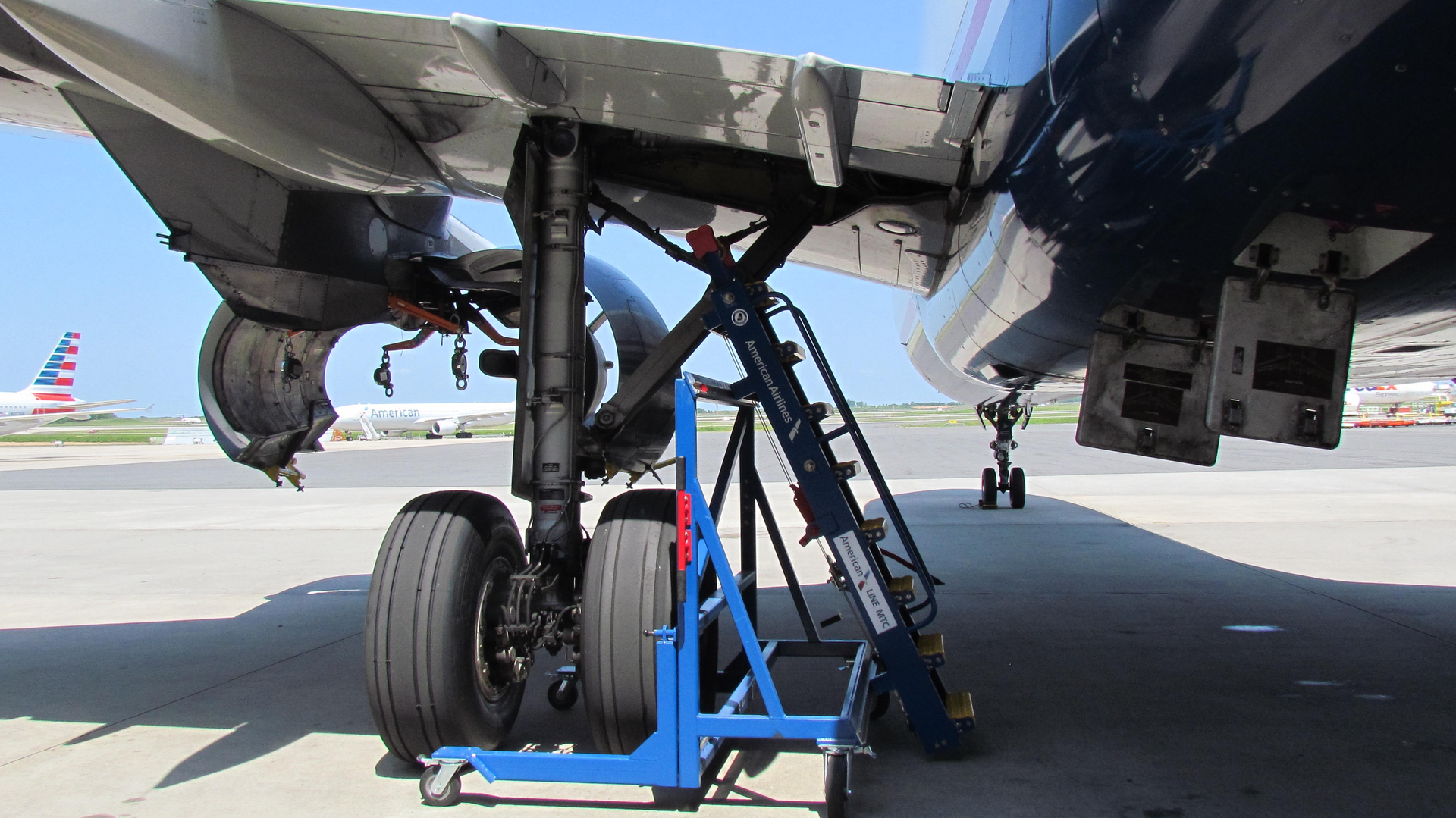 Landing Gear Access Stand 55647d37c5377