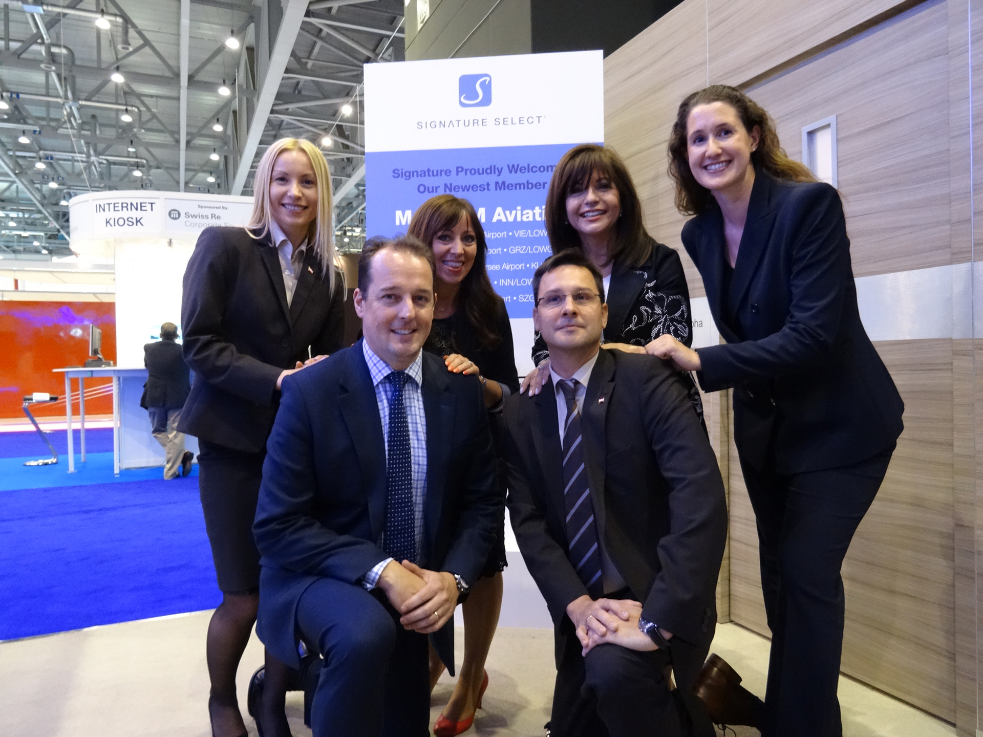 from left to right: Irina Samsinger - Marketing Director & CRM Magnum Aviation, Mark Johnstone - Managing Director EMEA Signature Flight Support, Evie Freeman - Director of Operations and Business Development EMEA Signature Flight Support, Florian Samsinger - President Magnum Aviation, Maria Sastre - President and COO Signature Flight Support and Lucy Lonergan - Project Manager Business Development Signature Flight Support.