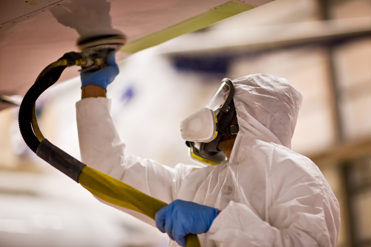 To optimize operations, companies are adopting source-capture vacuum equipment. to significantly reduce the hazards from composite dust, FOD and particulate at the source.