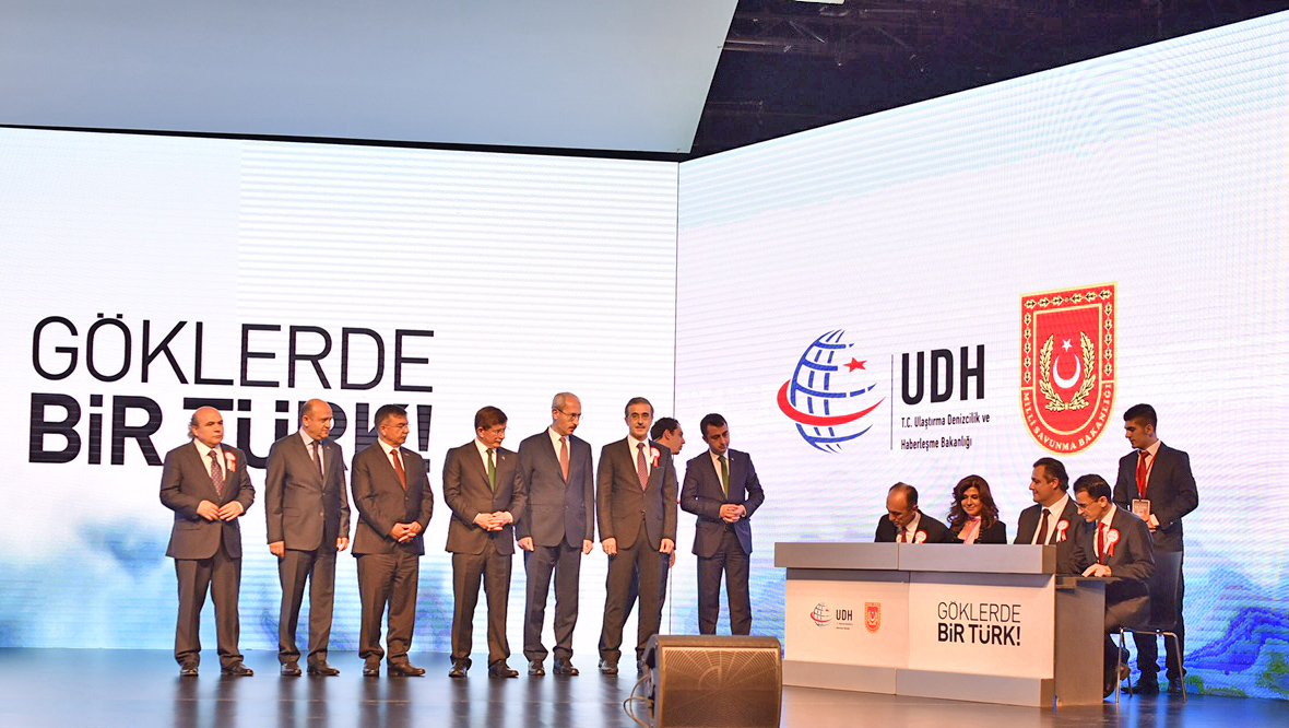 Sierra Nevada bosses sign an MoU in Istanbul, Turkey. From left to right: Fatih Ozmen, SNC CEO; Eren Ozmen, SNC President; Davut Y&imath;lmaz, General Manager, STM and Arif Ergin, Chairman of the Board, STM. Also present at the ceremony were Turkey&rsquo;s Prime Minister, Ahmet Davutŏglu, the Minister for Transport and the Minister for Defence.