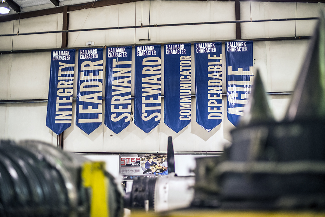 Aviation Campus Character Hanging 55a3d225c12a9