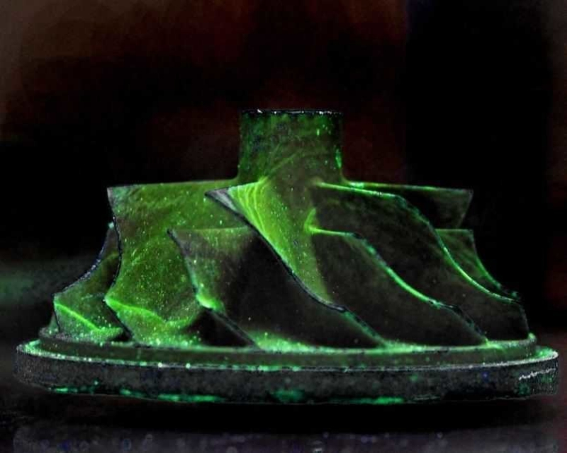 The easy washing characteristics and low fluorescent background of the unique micro-emulsion technology Britemor(R) 921 (W) allow for bright and crips flaw indications. (C) Chemetall GmbH