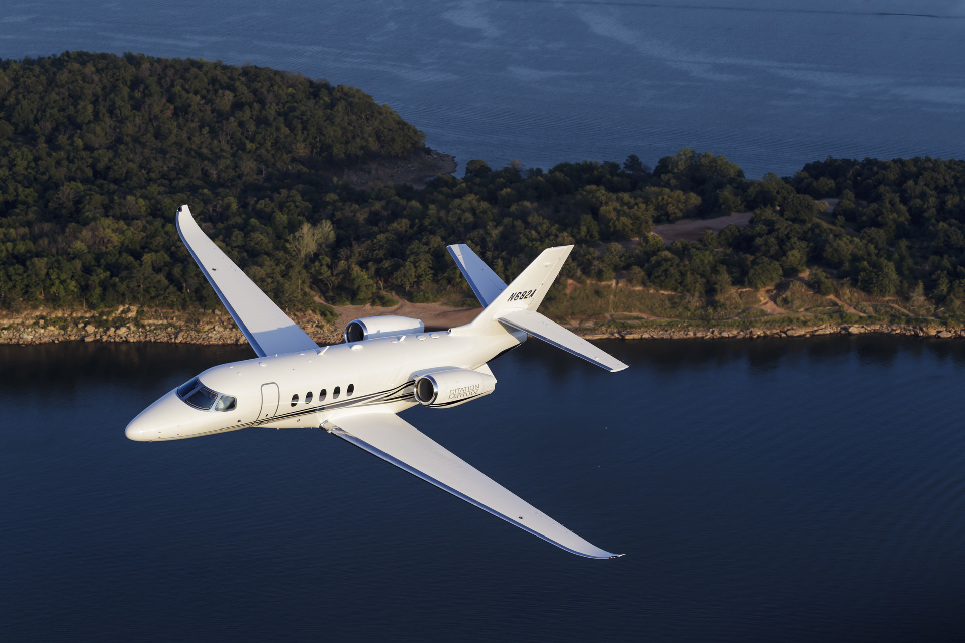 Latitude Image 1 55c8acf818226