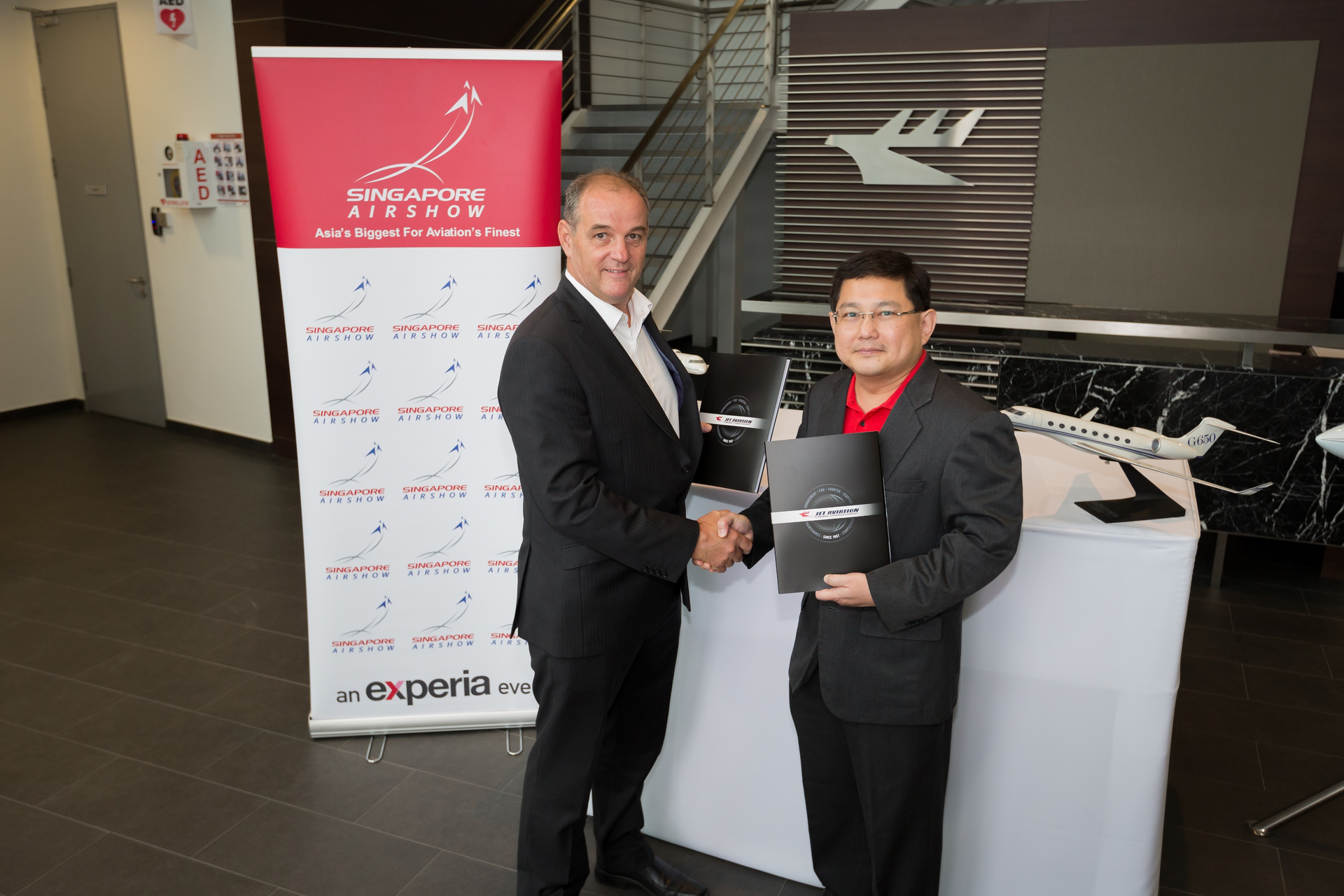John Rigger, Vice President and General Manager, Jet Aviation Singapore, with Leck Chet Lam, Managing Director, Experia Events