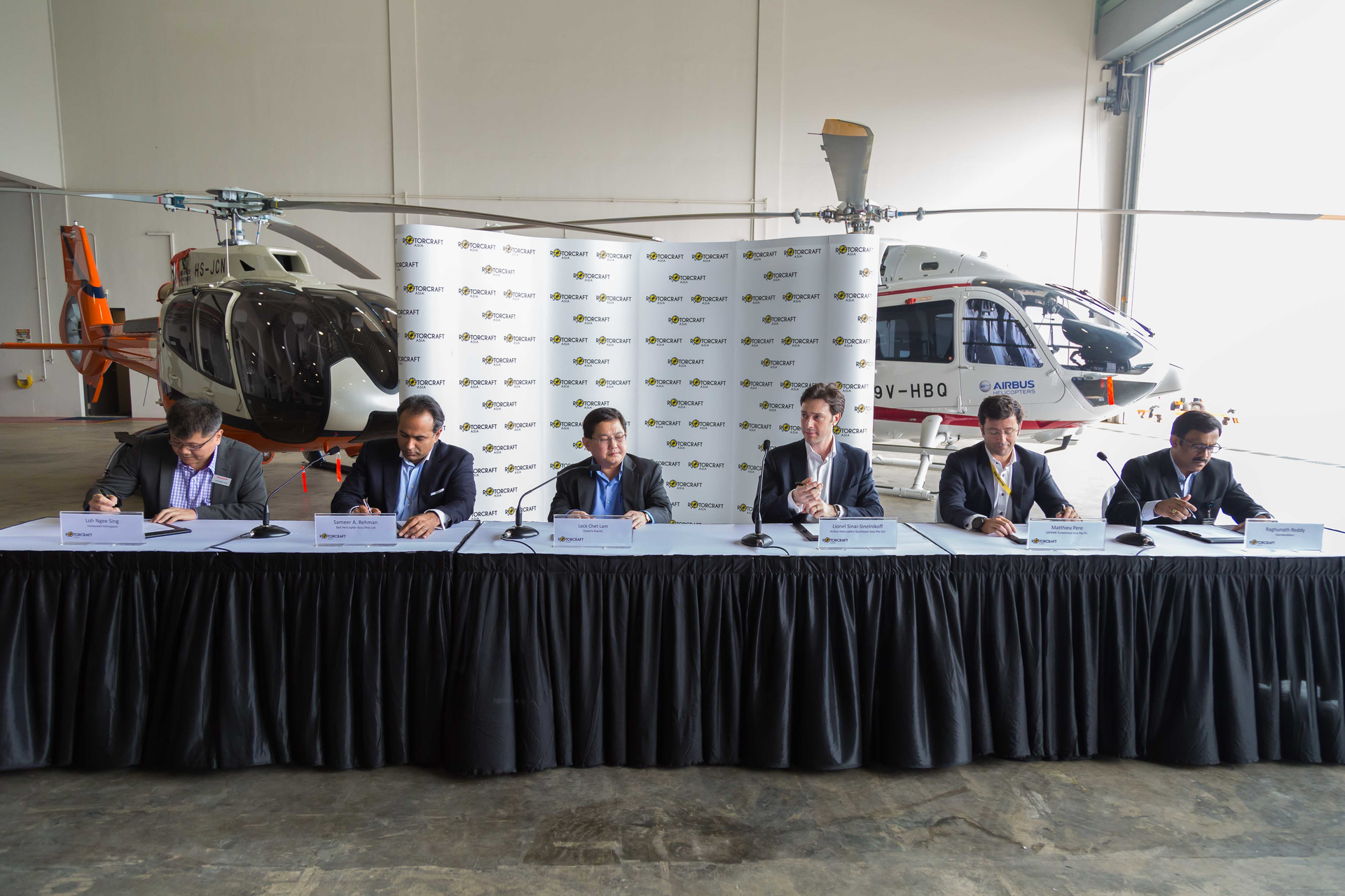 Leading industry players sign the Letter of Intent for Rotorcraft Asia 2017, the premier dedicated event for the global civil helicopter industry. (From left to right: Mr Loh Ngee Sing, Honeywell Aerospace; Mr Sameer A. Rehman, Bell Helicopter Asia (Pte) Ltd; Mr Leck Chet Lam, Experia Events Pte Ltd; Mr Lionel Sinai-Sinelnikoff, Airbus Helicopters Southeast Asia Pte Ltd; Mr Matthieu Pere, SAFRAN Turbomeca Asia Pacific and Mr Raghunath Reddy, StandardAero)