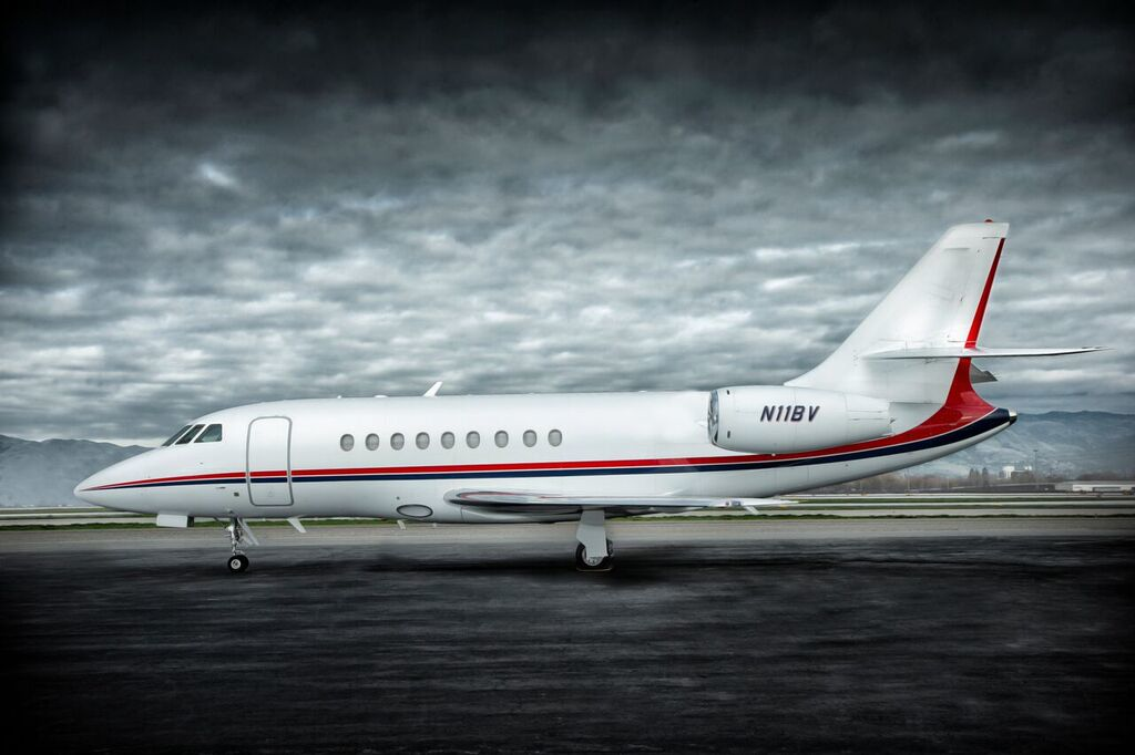 The Falcon 2000 offers transcontinental range, complimentary in-flight domestic Wi-Fi, seating for eight and service from one of Silver Air&rsquo;s inflight cabin attendants.