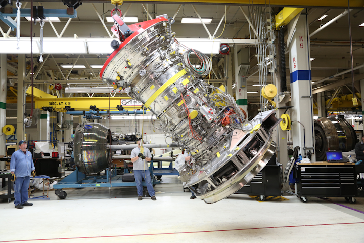 The first full GE9X engine is rotated into the horizontal assembly position at GE Aviation’s Evendale, Ohio development assembly area.