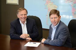 Jay Monroe, Chairman and CEO, Globalstar (L) and Avidyne&rsquo;s President and CEO, Dan Schwinn (R), sign new partnership agreement.