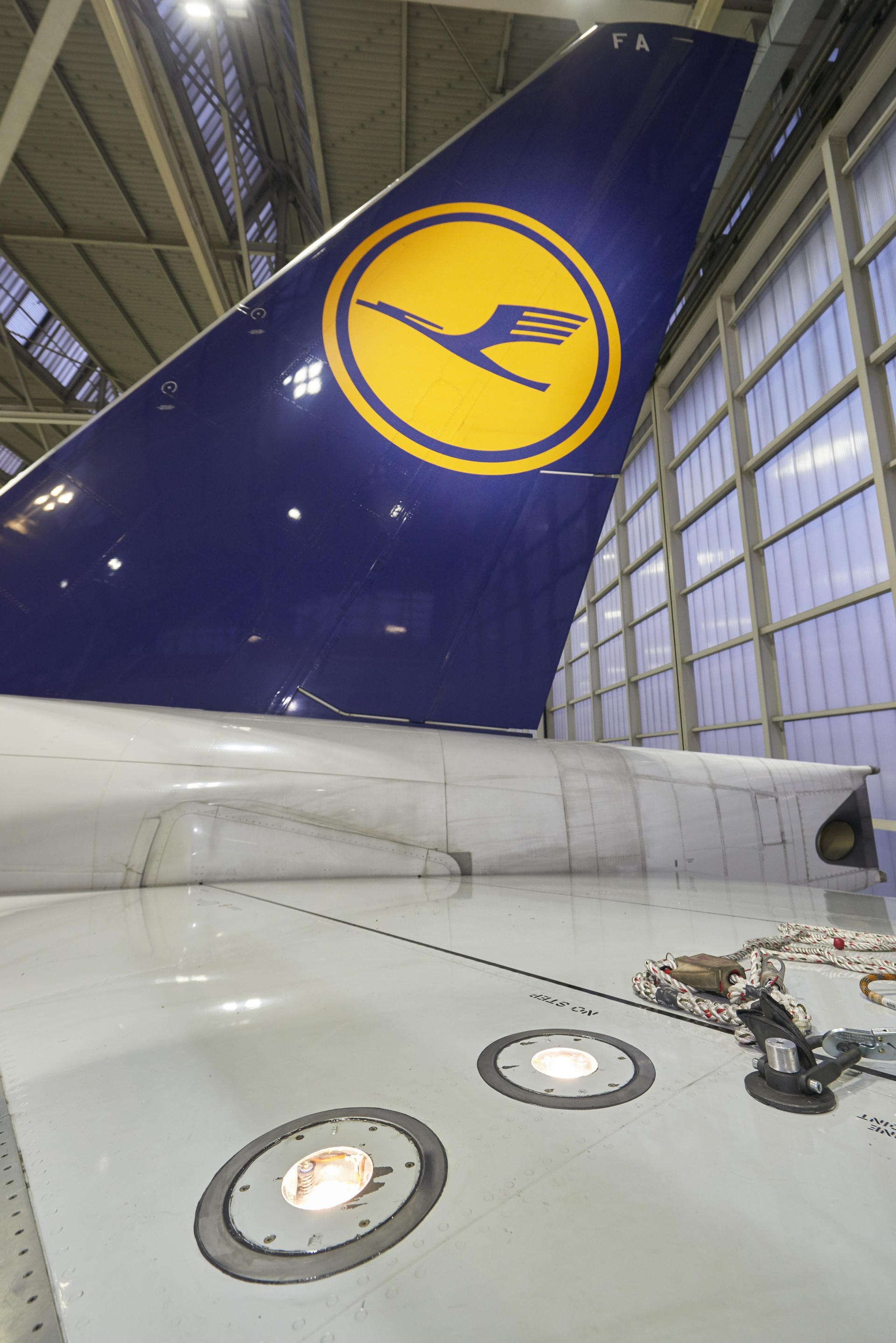 Logo Light Protector Lufthansa Technik 56b21684dc67a