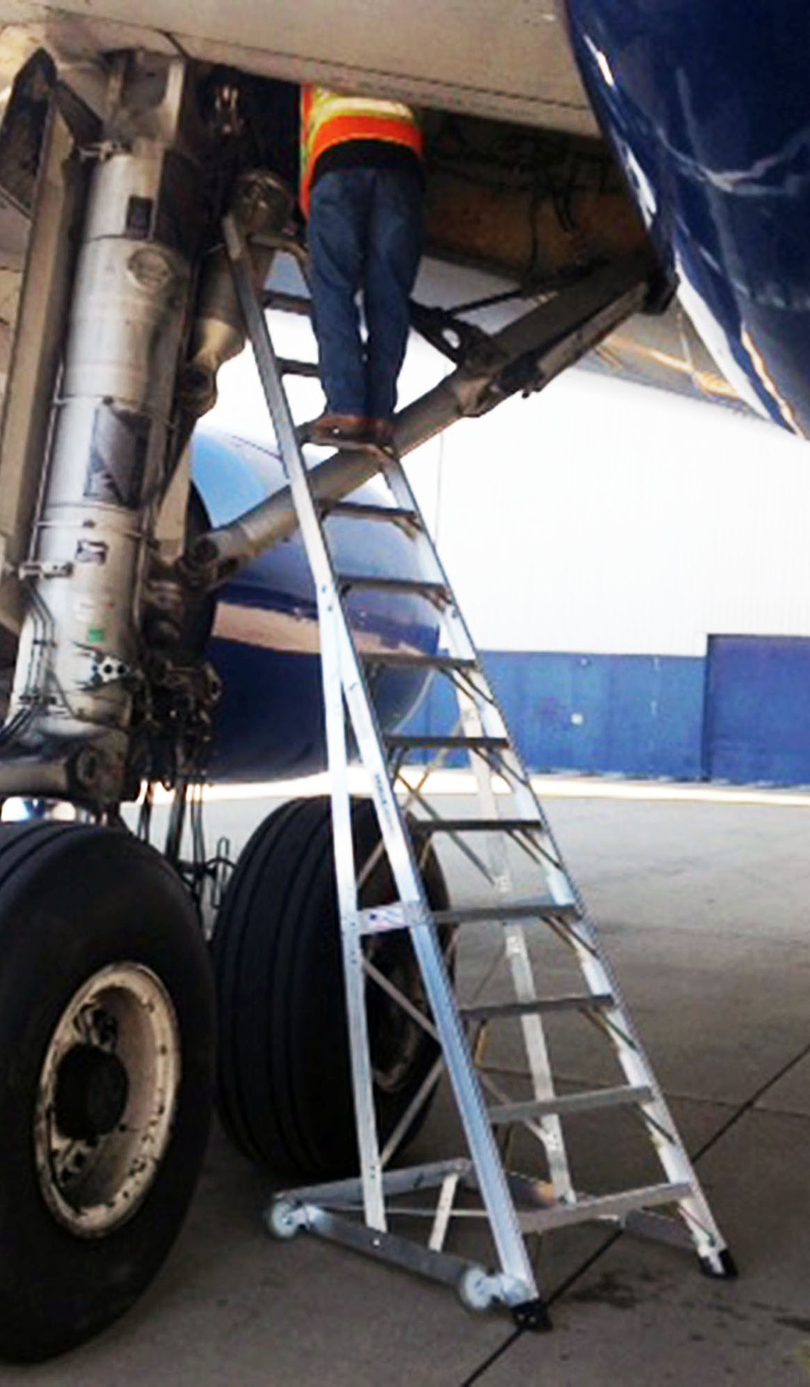 13WWCADET330 56f0184698dba