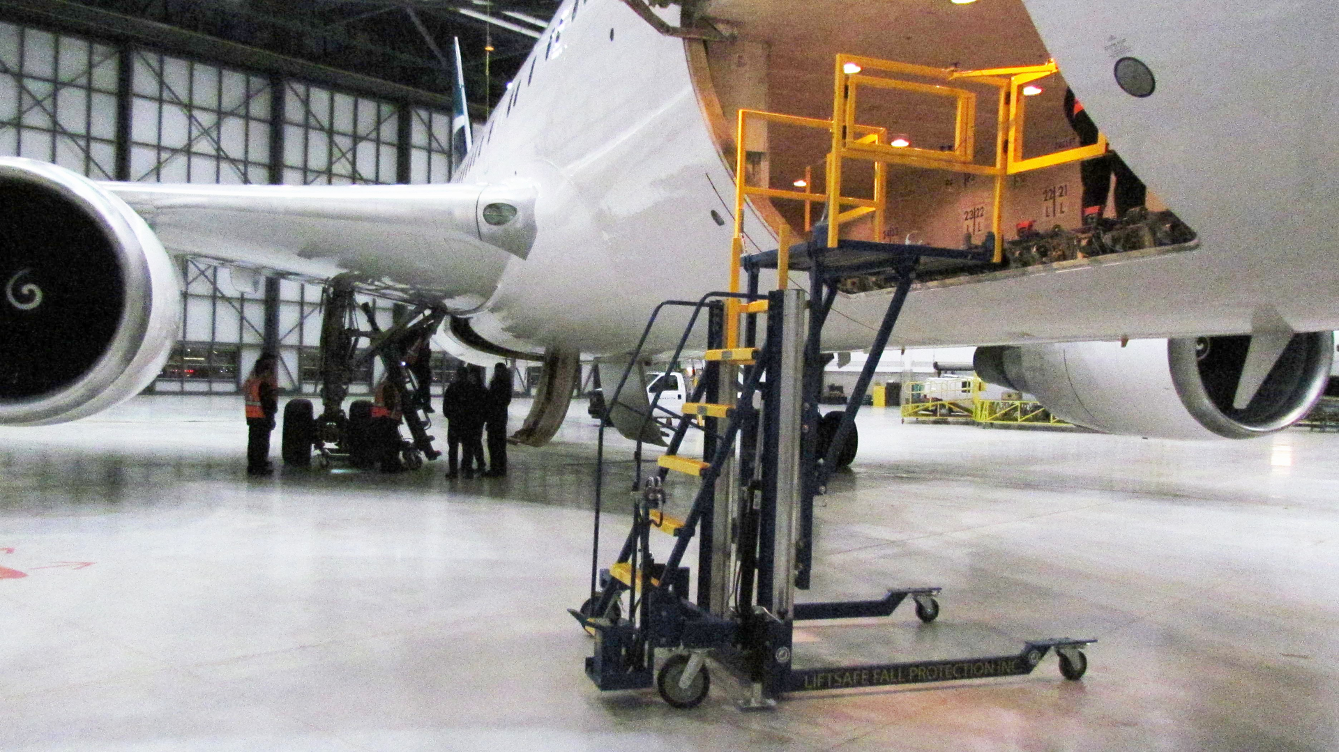 B767 Aviation Platform Stand 56df10cf254ac