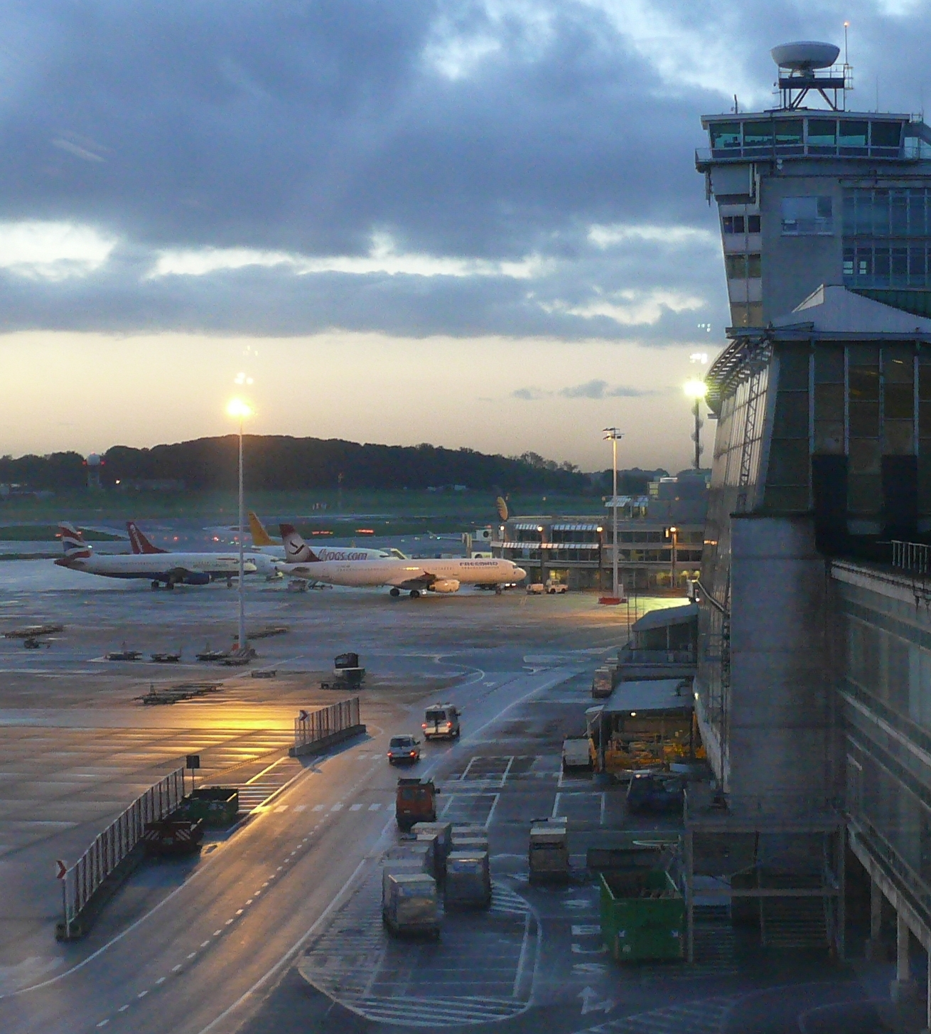 Brussels Airport Early Morning 05 56f13b6e2b8e3