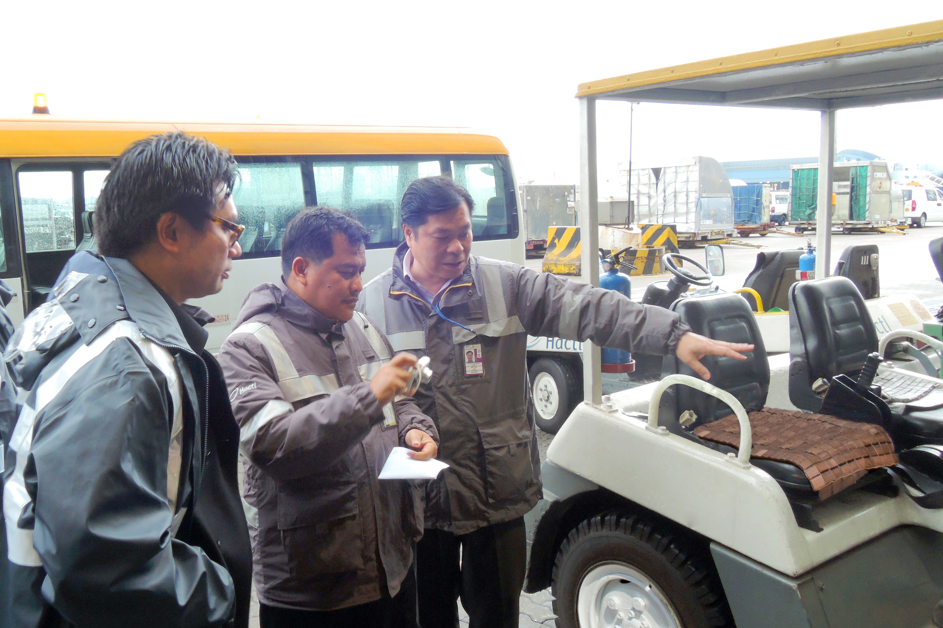 An ISAGO auditor (centre) takes photographs to evidence Hactl&rsquo;s compliance with documented maintenance procedures for ground support equipment.