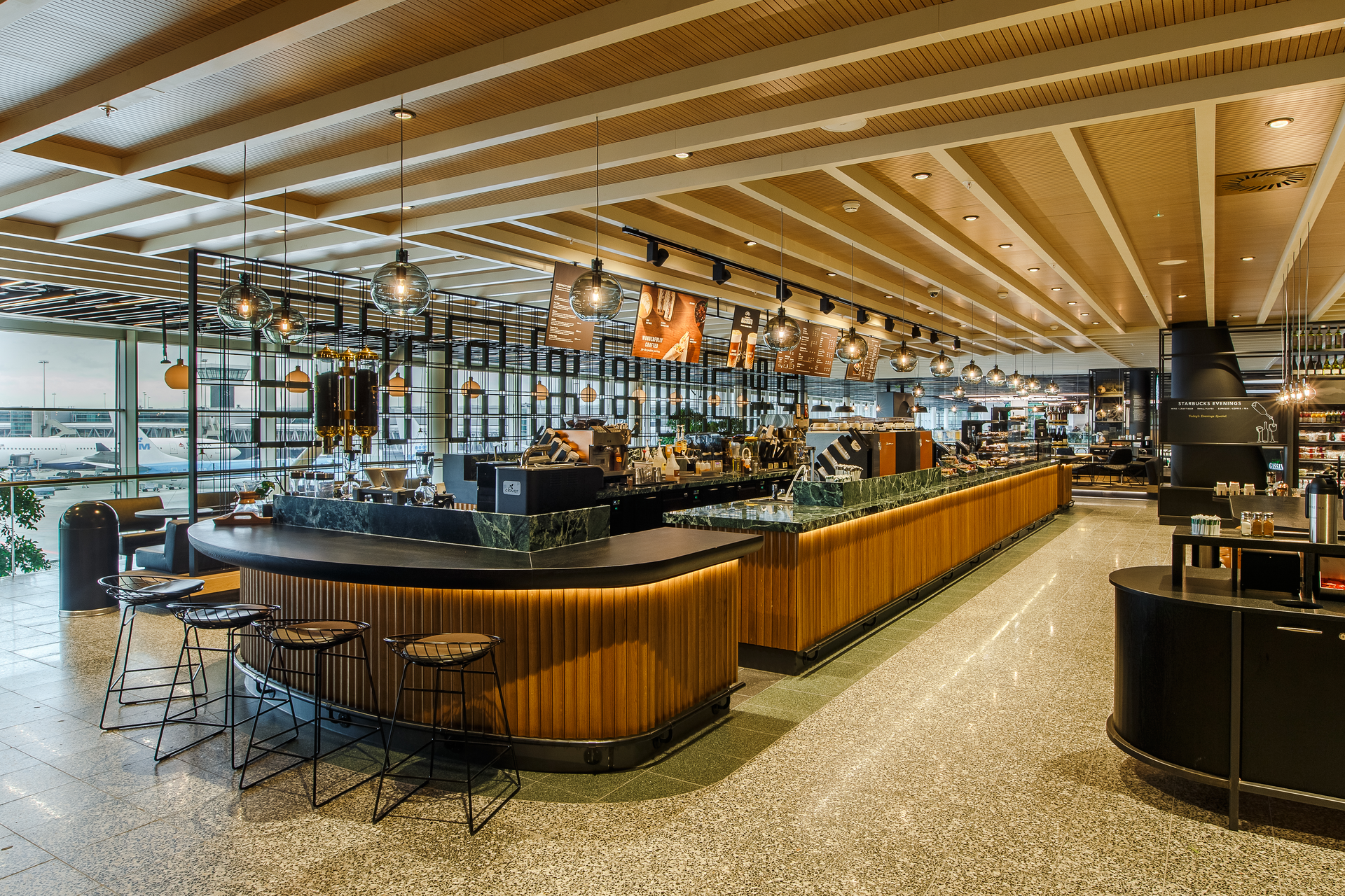 Starbucks Pavilion Store At Schiphol Opens Today 25042016 571e42519cd13