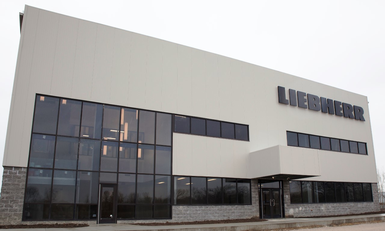 Liebherr Aerospace Saline Opening New Building April2016 571f6f43864b7