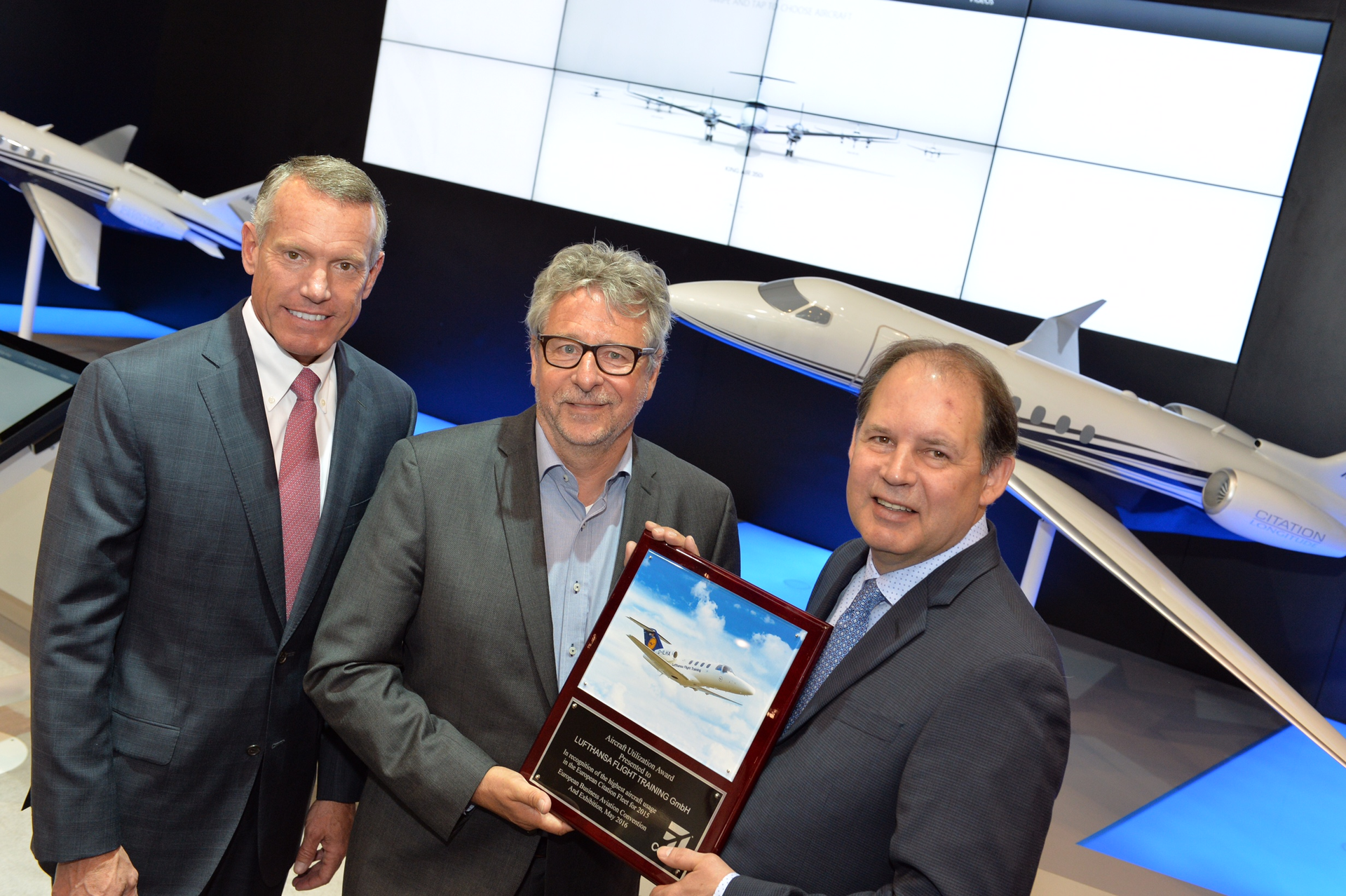 From left: Brad Thress, senior vice president, Customer Service, Textron Aviation; Lutz Druemmer, director of Maintenance Aircraft, Simulator & Facilities Postholder Maintenance; and Scott Ernest, President & CEO, Textron Aviation.